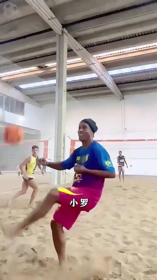 于在场上和